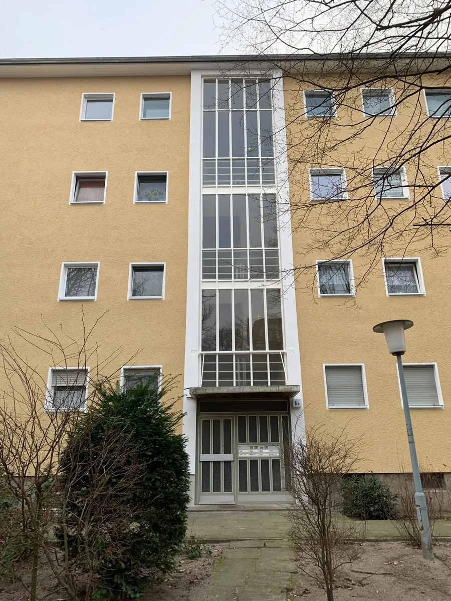 Fensterband im Septimer Viertel nach der Sanierung